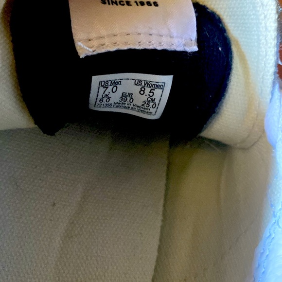 Vans unisex sneaker. Size 8.5 in women’s and 7 in men’s - Picture 5 of 7